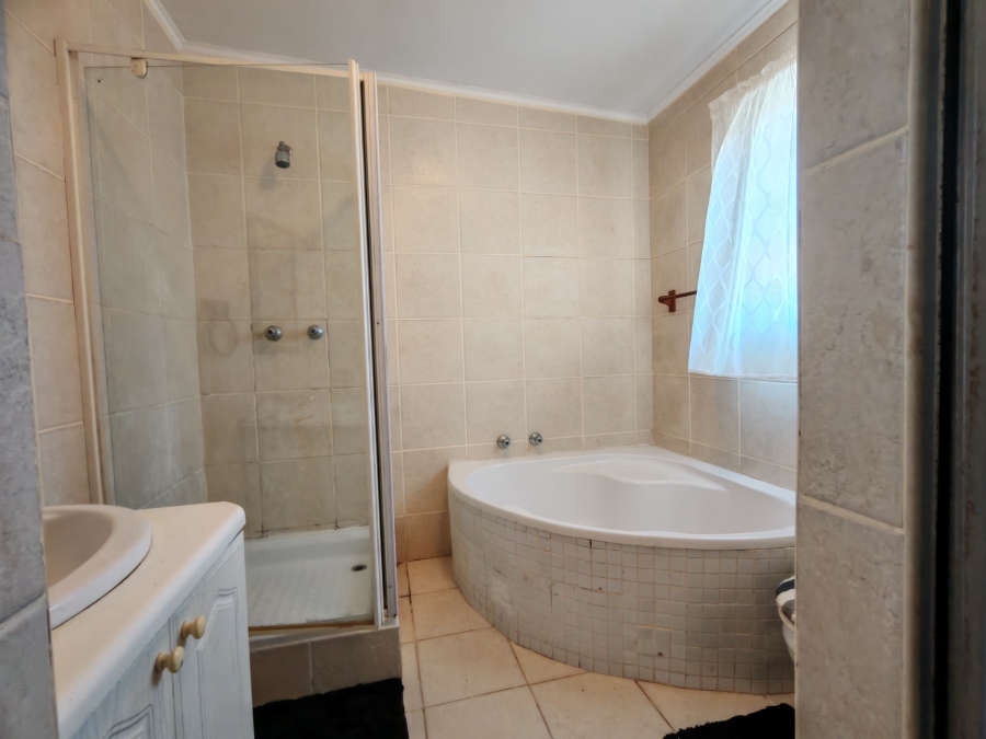4 Bedroom Property for Sale in Boknesstrand Eastern Cape